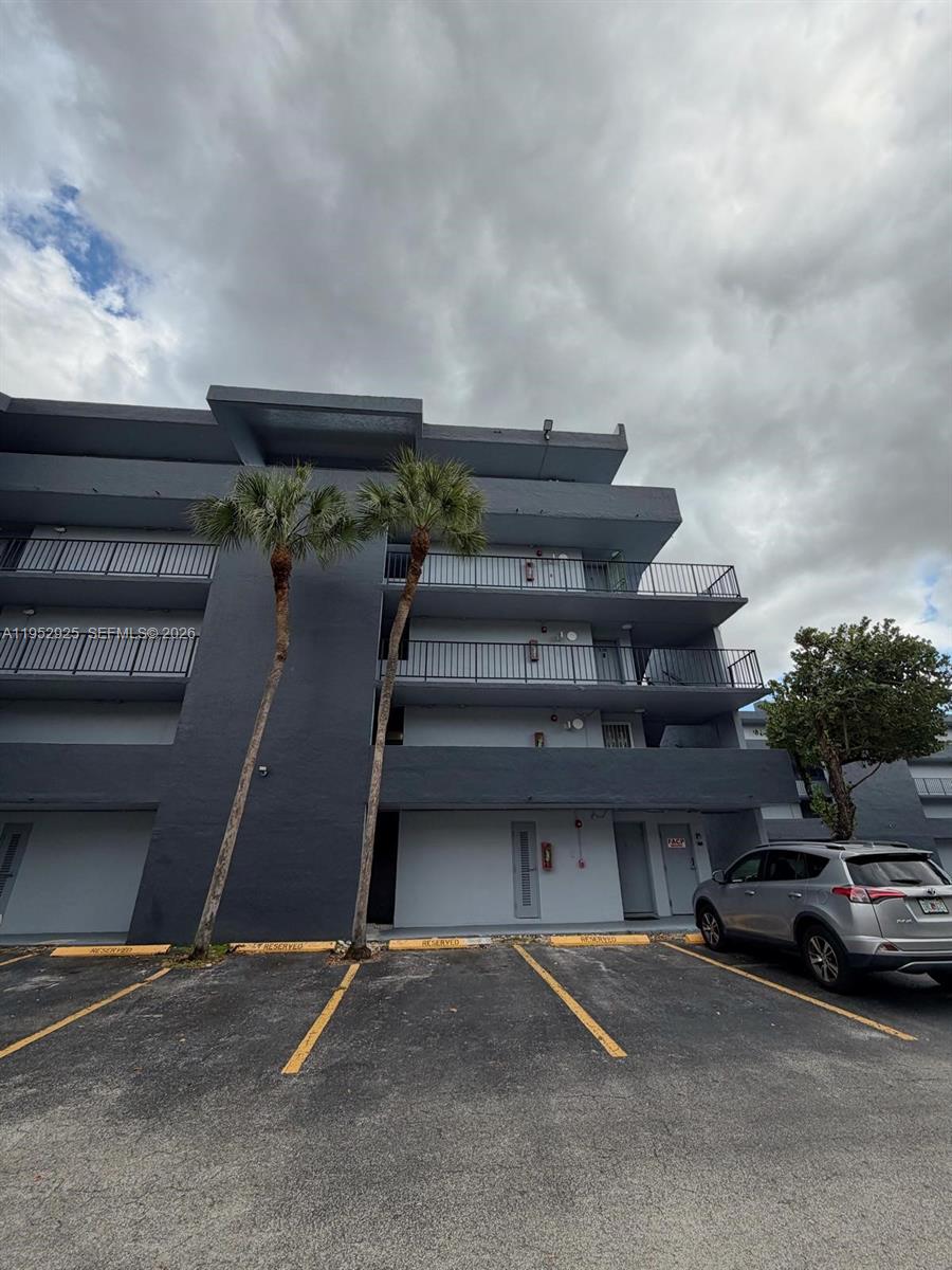 THE GREENS CONDO - Residential