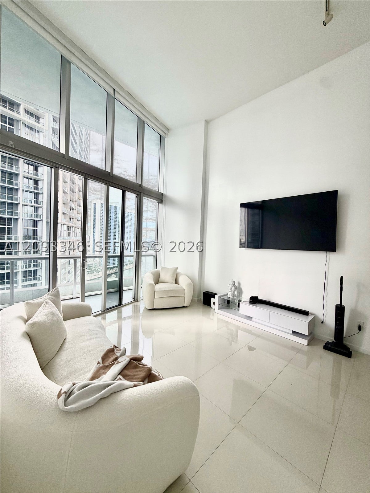 495 Brickell Ave 2206