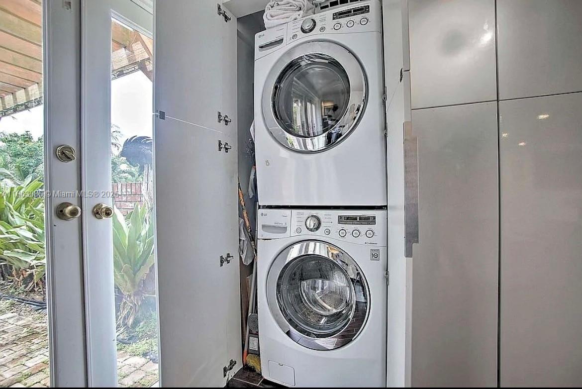 LAUDERDALE ISLES NO 2-BLK - Residential Lease