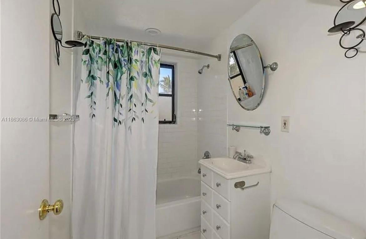 LAUDERDALE ISLES NO 2-BLK - Residential Lease