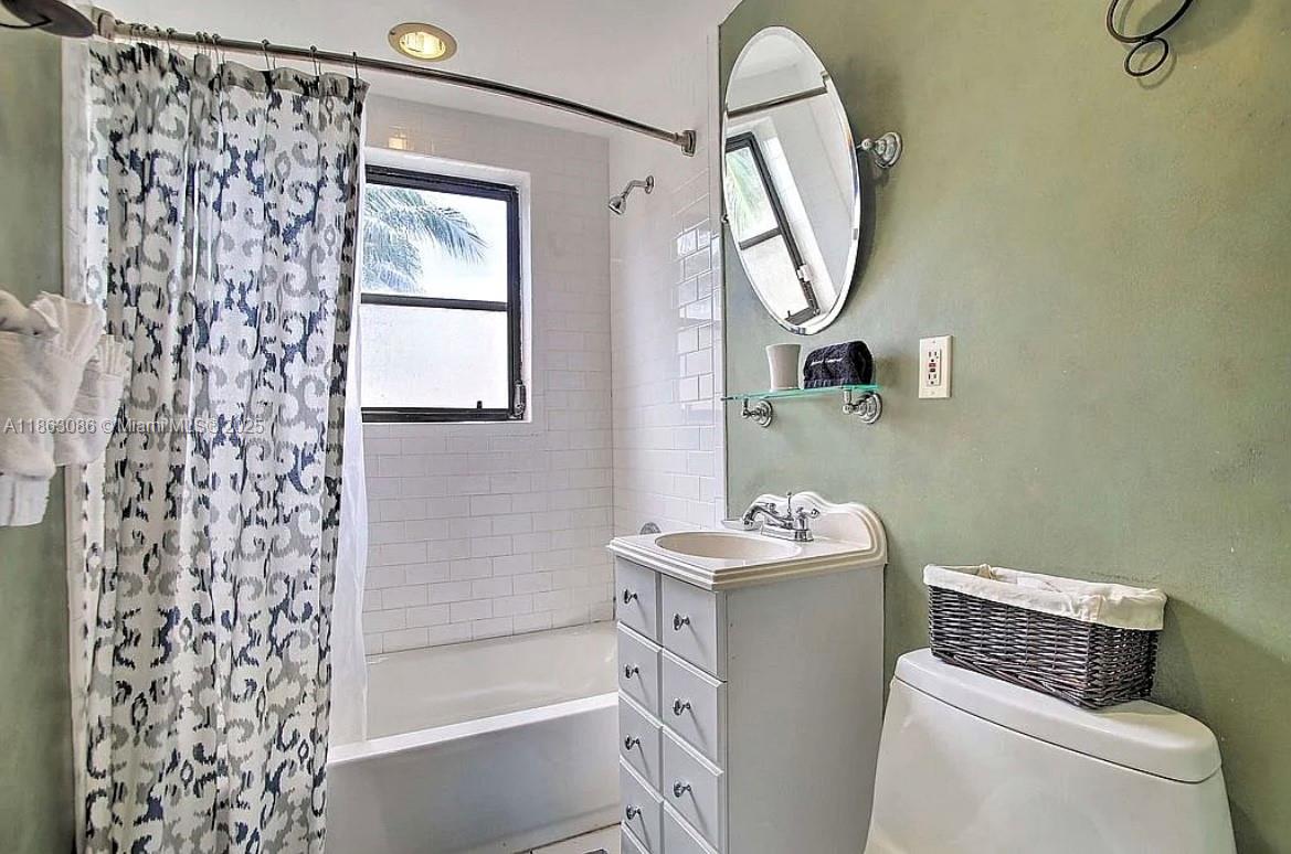 LAUDERDALE ISLES NO 2-BLK - Residential Lease