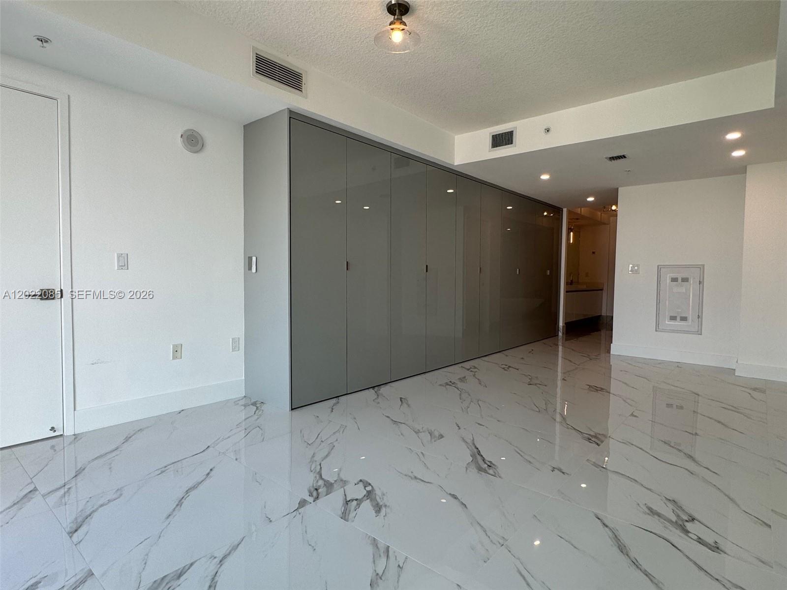 PARQUE TOWERS CONDO - Residential