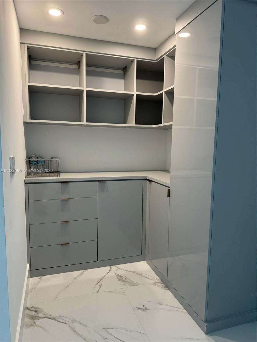 PARQUE TOWERS CONDO - Residential