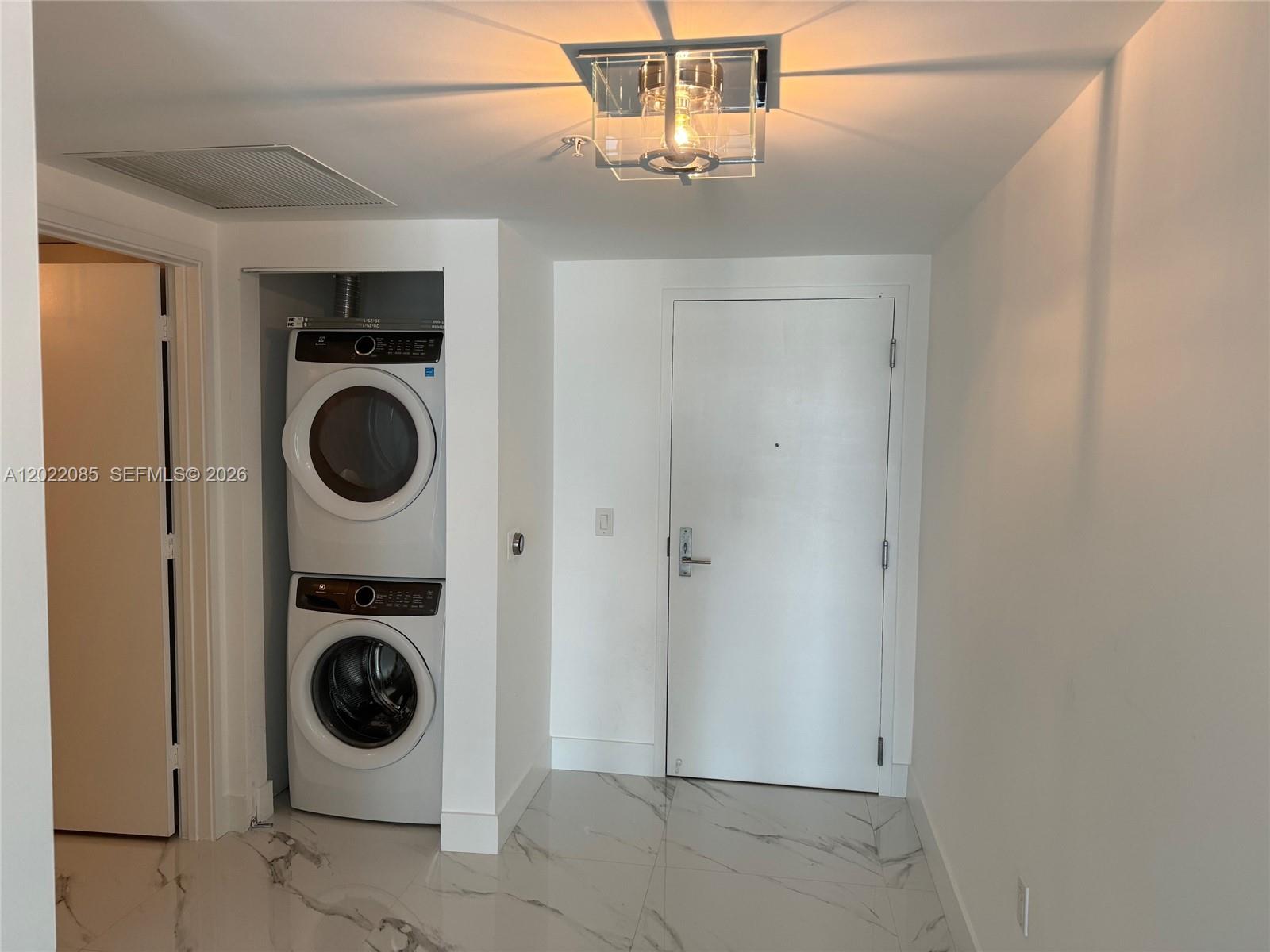 PARQUE TOWERS CONDO - Residential