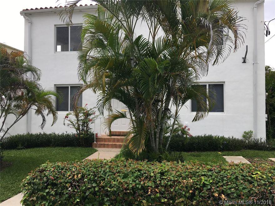 Beautiful 2 Bedrooms 1 Bath garden apartment features wood and tile floors throughout, newer kitchen and windows, stainless steel appliances, washer and dryer & one assigned parking space. Easy access to transportation great location walk to Miracle Mile shops and restaurants.