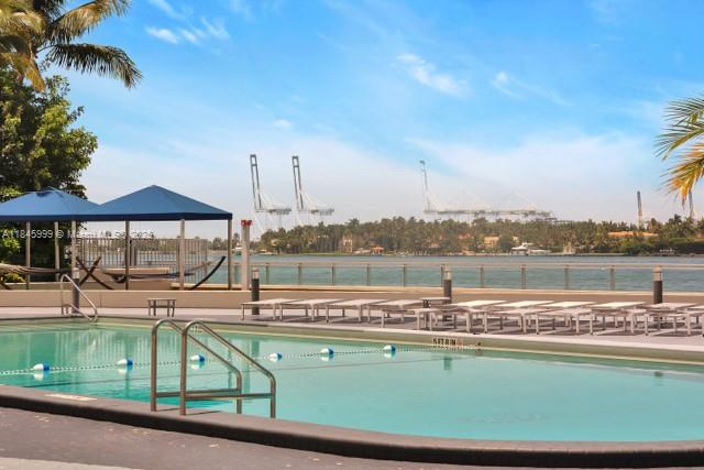 MIRADOR 1200 CONDO - Residential