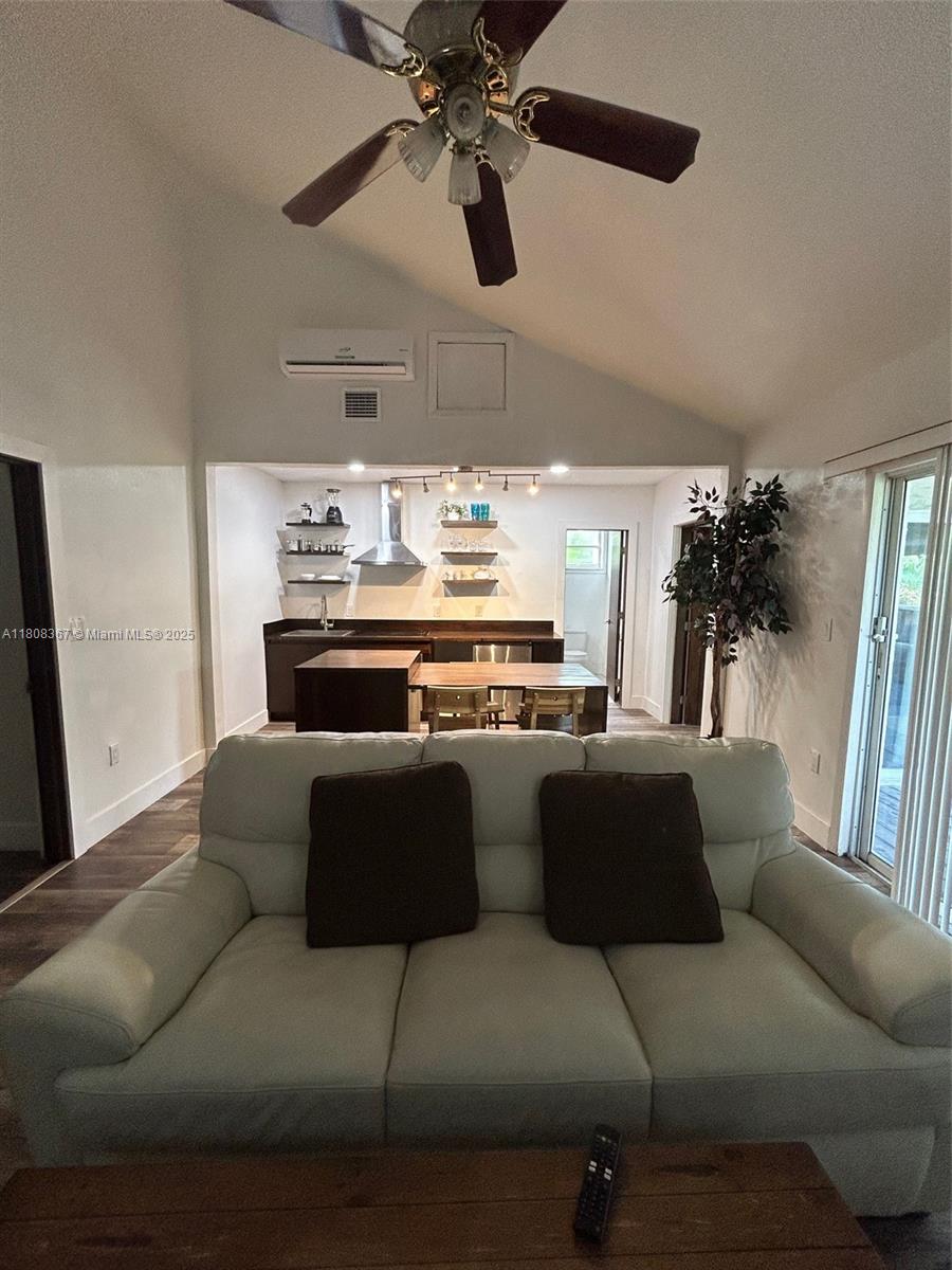 1531 Ne 35th St 3, Oakland Park, Miami-Dade County, Florida - 1 Bedrooms  
1 Bathrooms - 