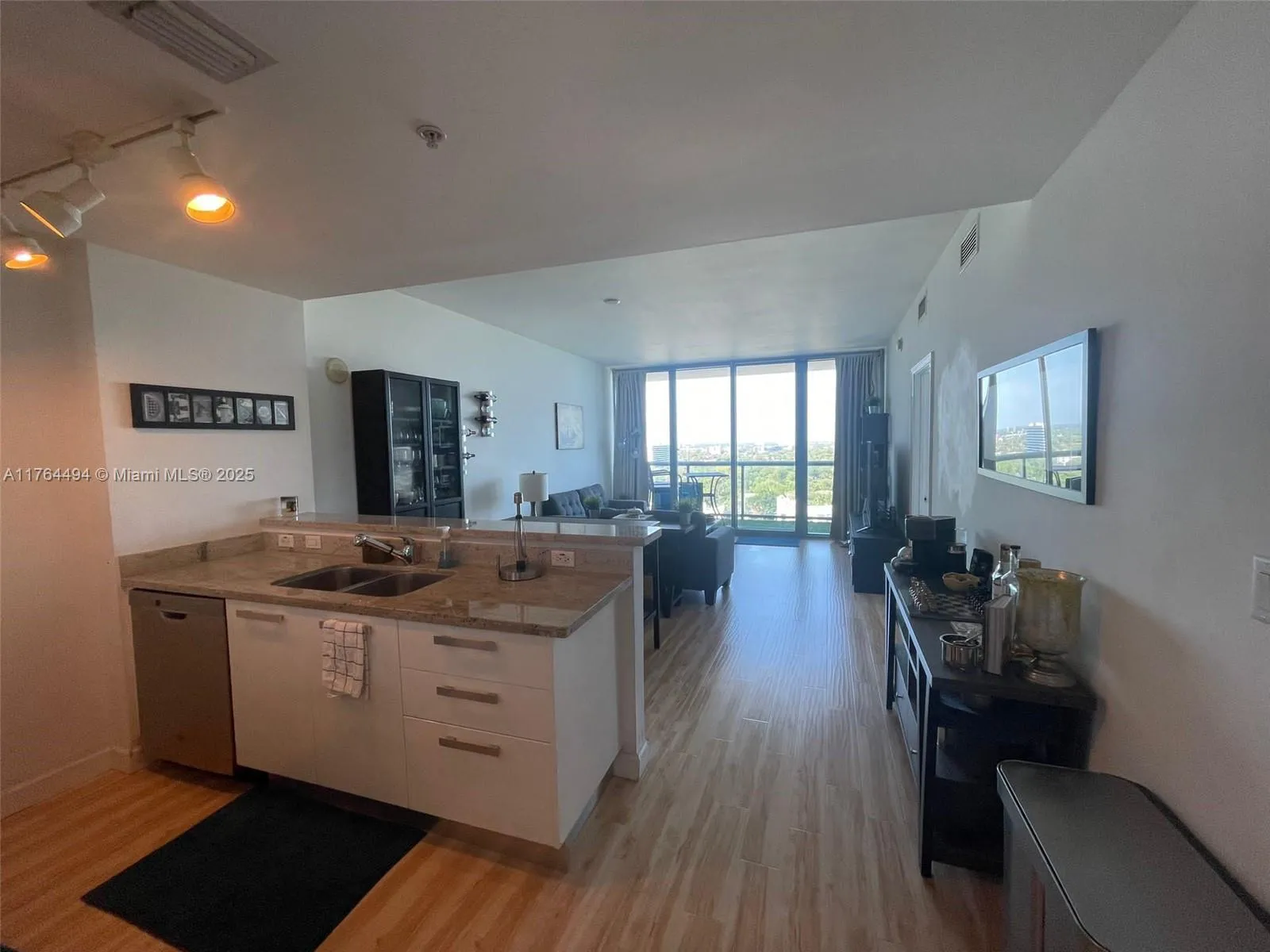 Miami, Florida 33137, United States, 1 Bedroom Bedrooms, ,2 BathroomsBathrooms,Residential,Active,89251