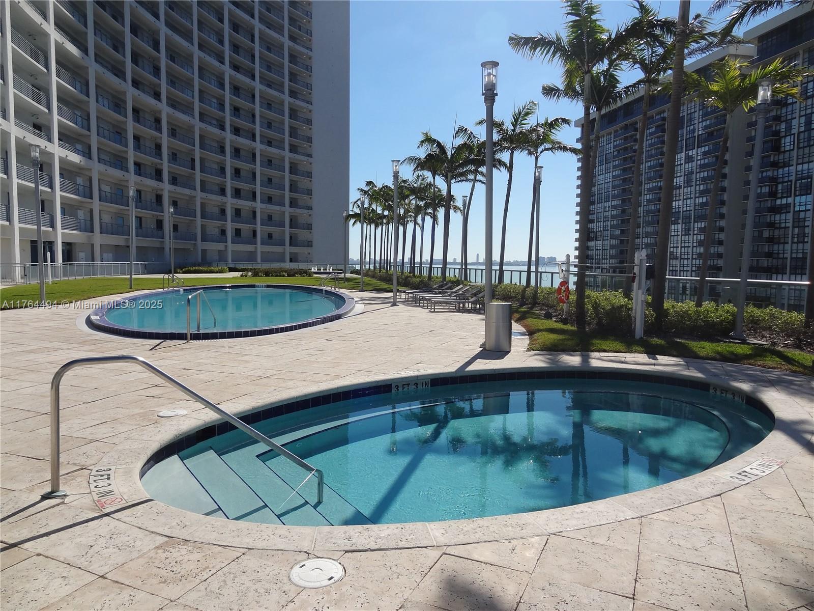 BLUE CONDO - Residential