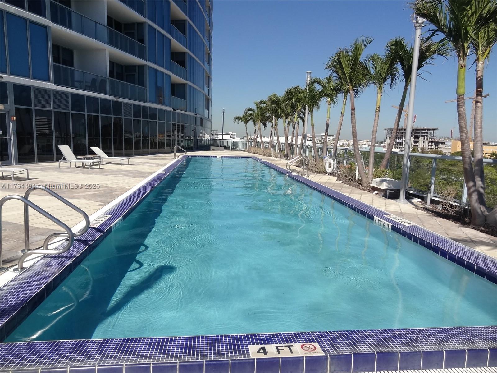 BLUE CONDO - Residential
