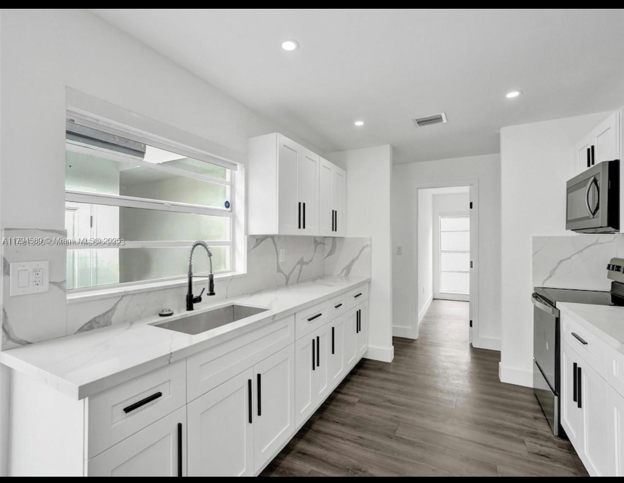 CORAL HIGHLANDS - Residential Lease