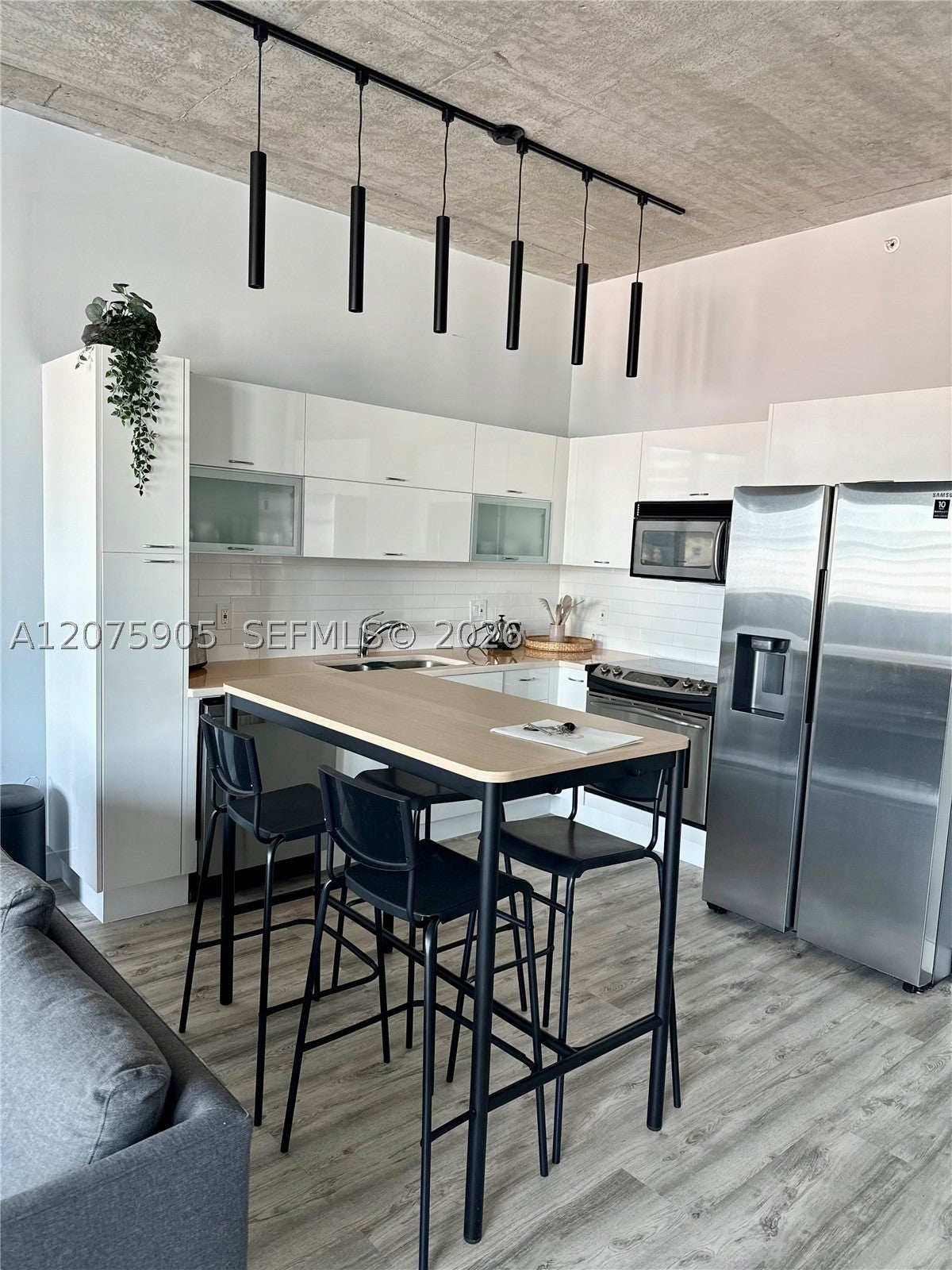 133 NE 2nd Ave 915