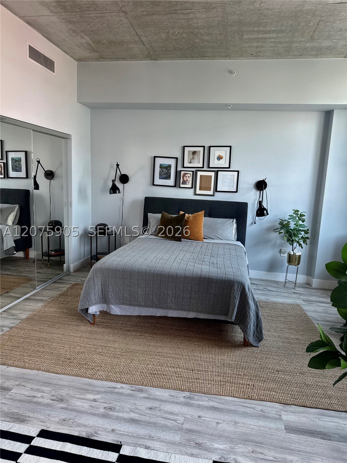 133 NE 2nd Ave 915