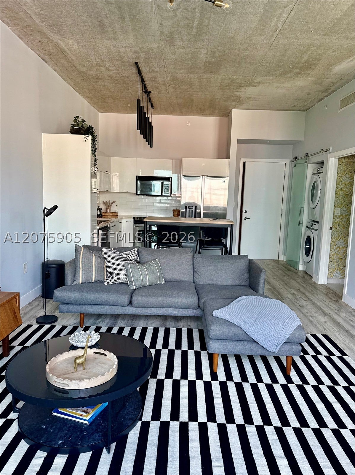 133 NE 2nd Ave 915