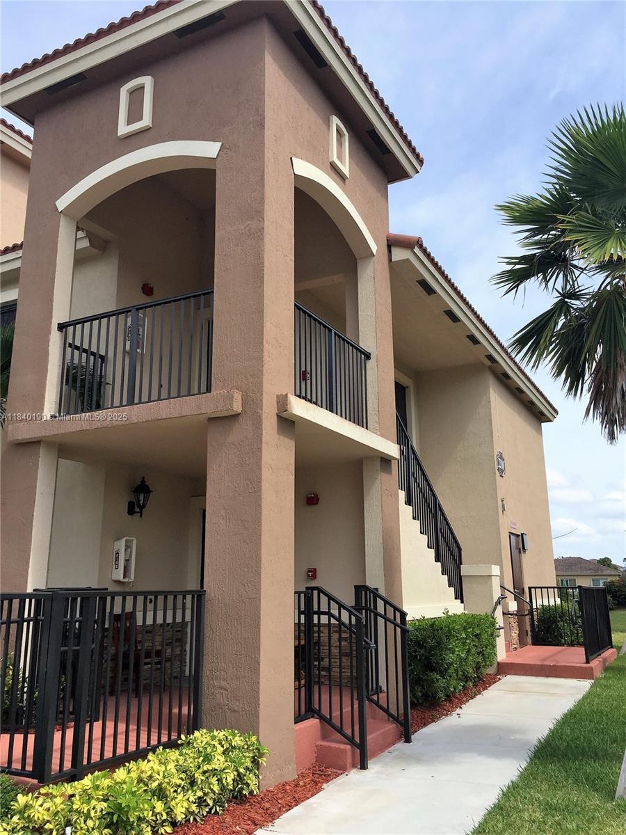 COME AND TAKE A LOOK AT THIS BEAUTIFUL 3 BED/ 2 BATH APARTMENT, WOOD FLOORS ON 3 BEDROOMS WITH AMAZING AMENITIES.