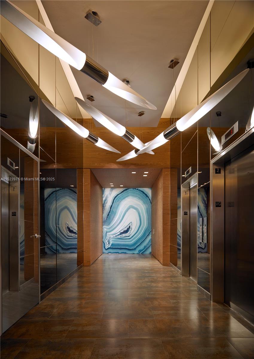 MIDBLOCK MIAMI CONDO - Residential