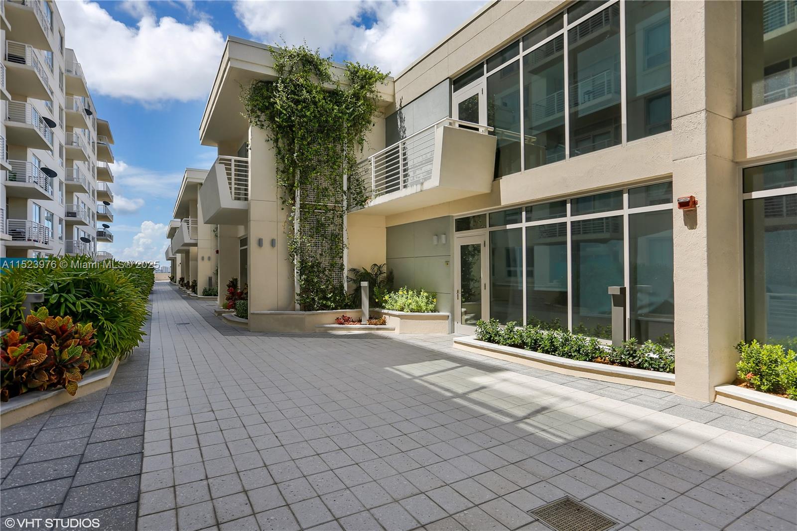 MIDBLOCK MIAMI CONDO - Residential