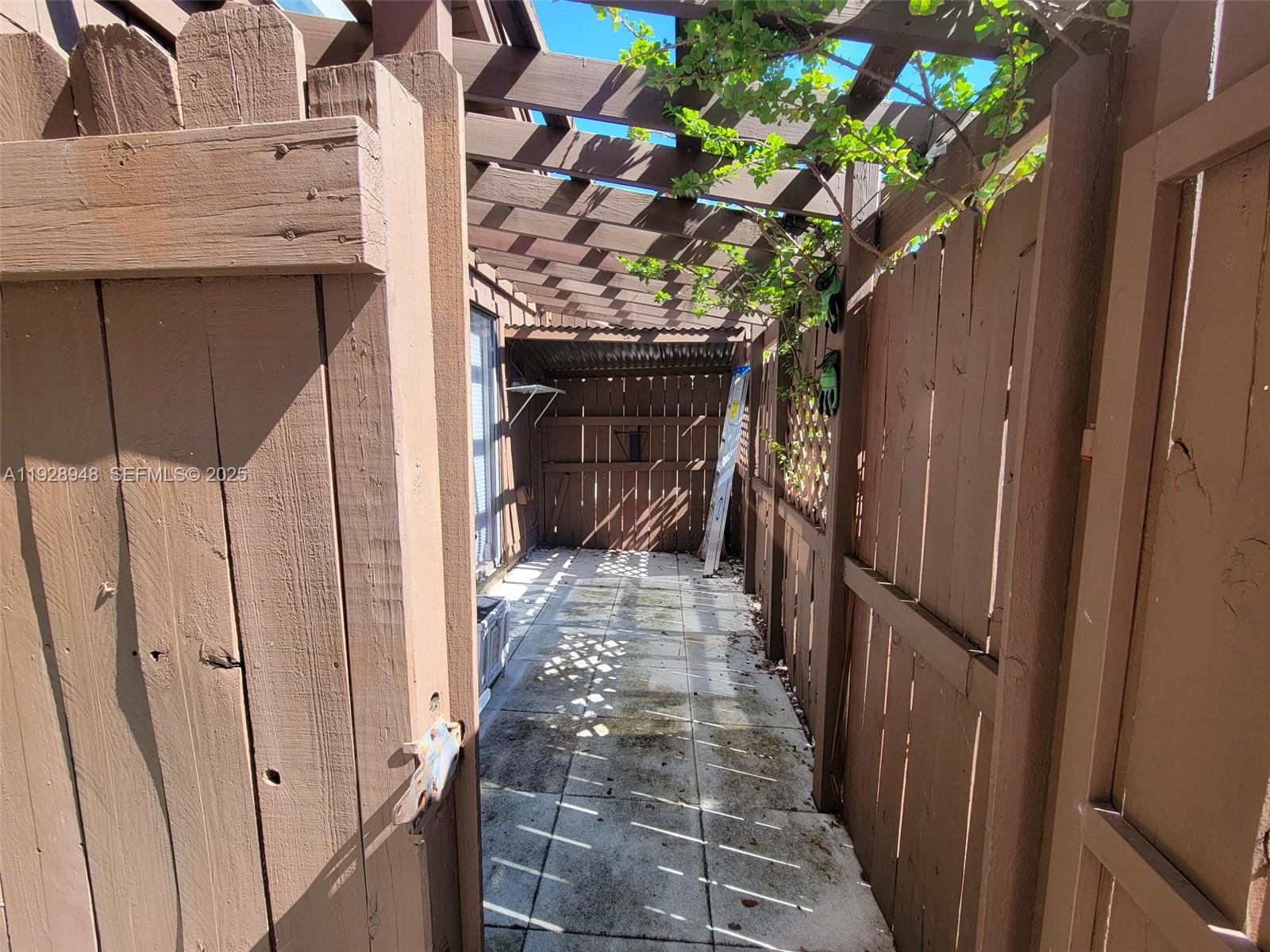 KILLIAN PINES TOWNHOUSES - Residential