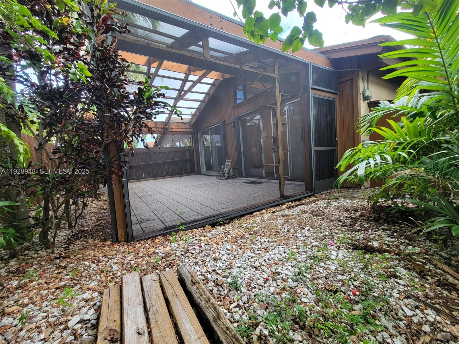 KILLIAN PINES TOWNHOUSES - Residential