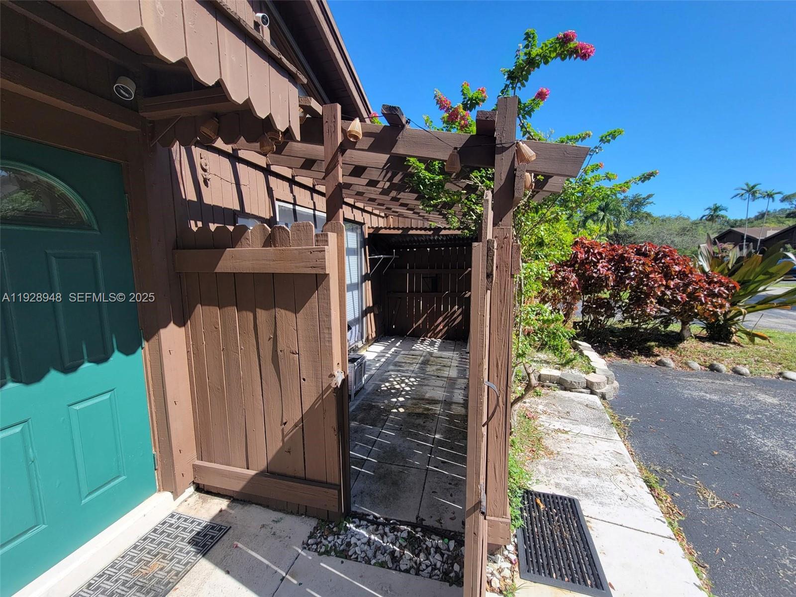 KILLIAN PINES TOWNHOUSES - Residential