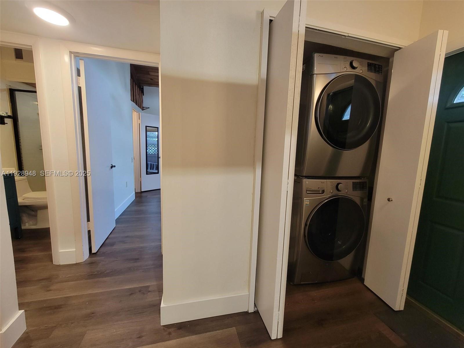 KILLIAN PINES TOWNHOUSES - Residential