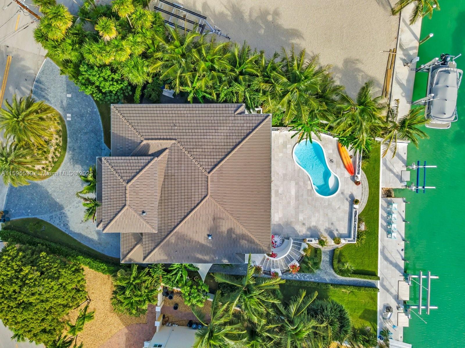 PLANTATION ISLAND - Residential