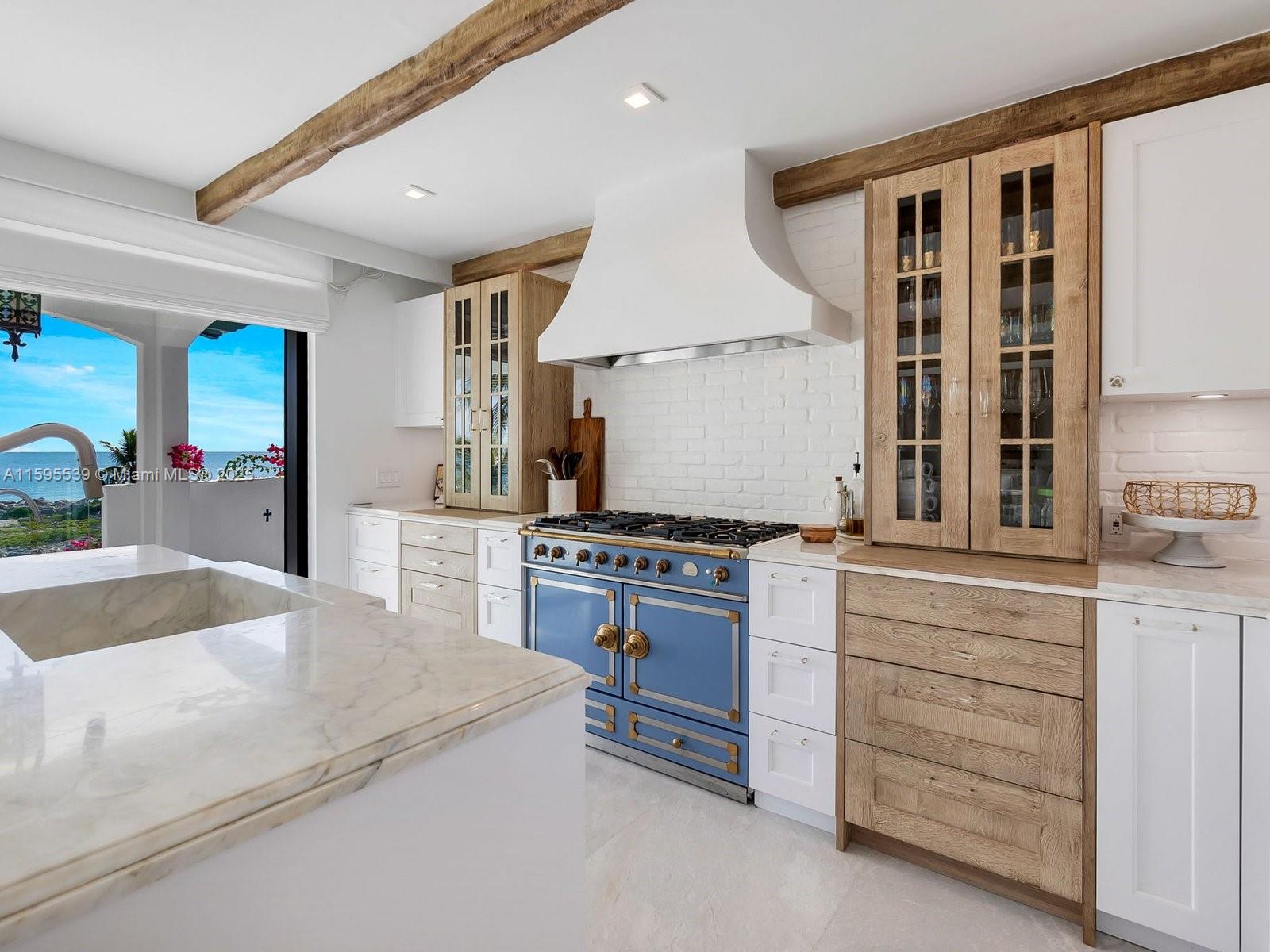PLANTATION ISLAND - Residential