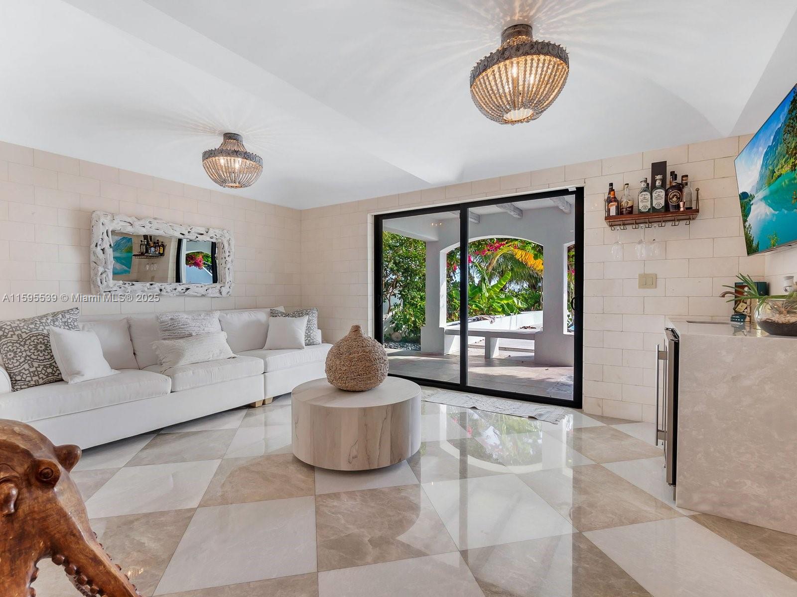 PLANTATION ISLAND - Residential