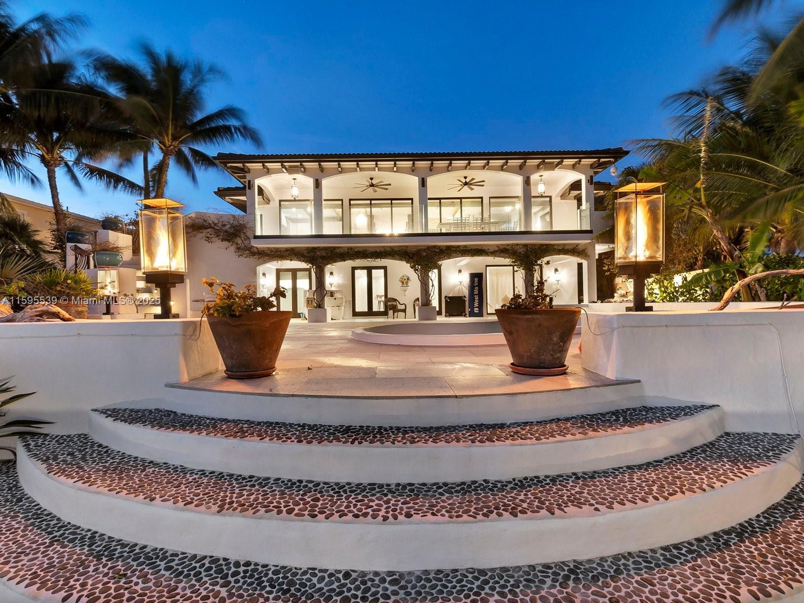 210 W Seaview Cir