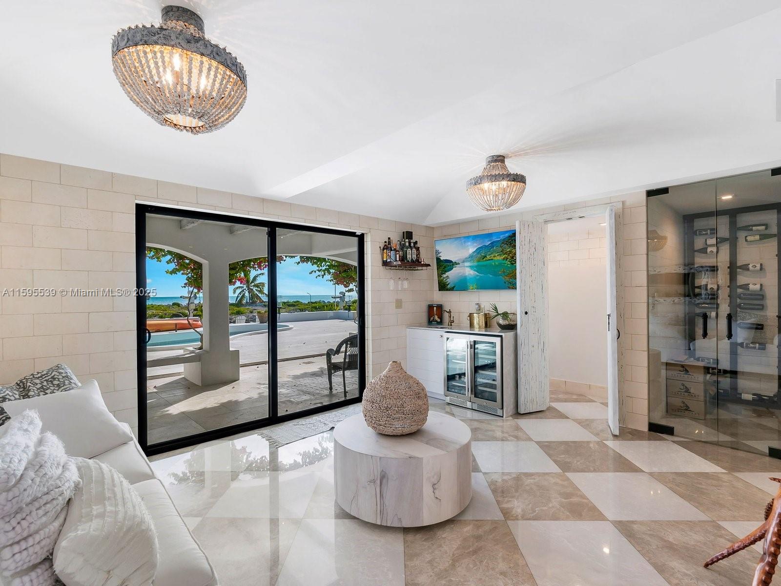 PLANTATION ISLAND - Residential