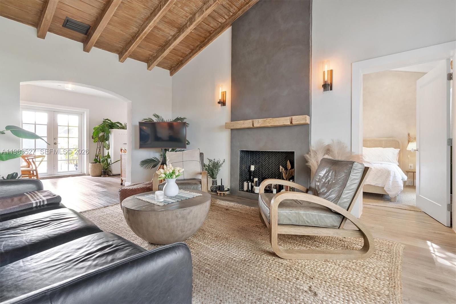 LENOX VILLAS CONDO - Residential Lease