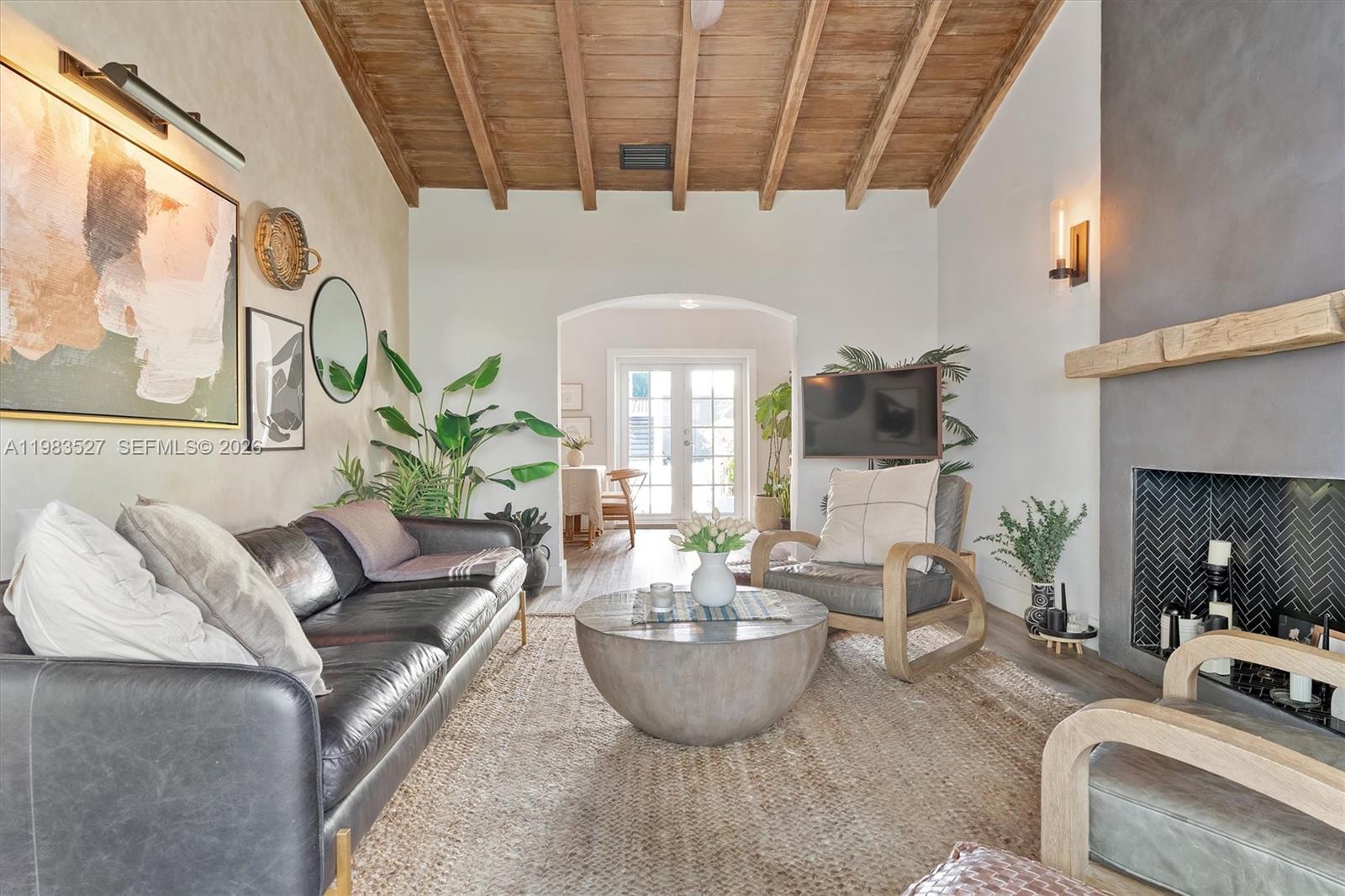 LENOX VILLAS CONDO - Residential Lease