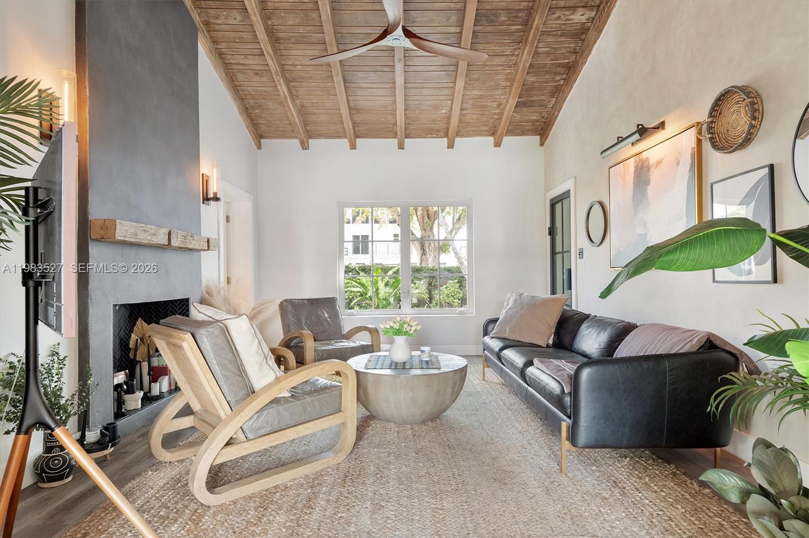 LENOX VILLAS CONDO - Residential Lease