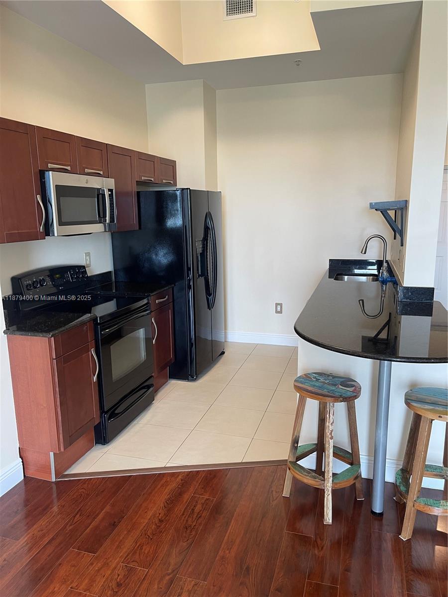 Beautiful and impeccable one bedroom unit in desirable Downtown Dadeland with it's innovative village design. Unit features granite countertops, plantation shutters throughout, two custom built closets, twelve foot ceilings and a large balcony overlooking the city. Additional second parking space available for an additional cost.