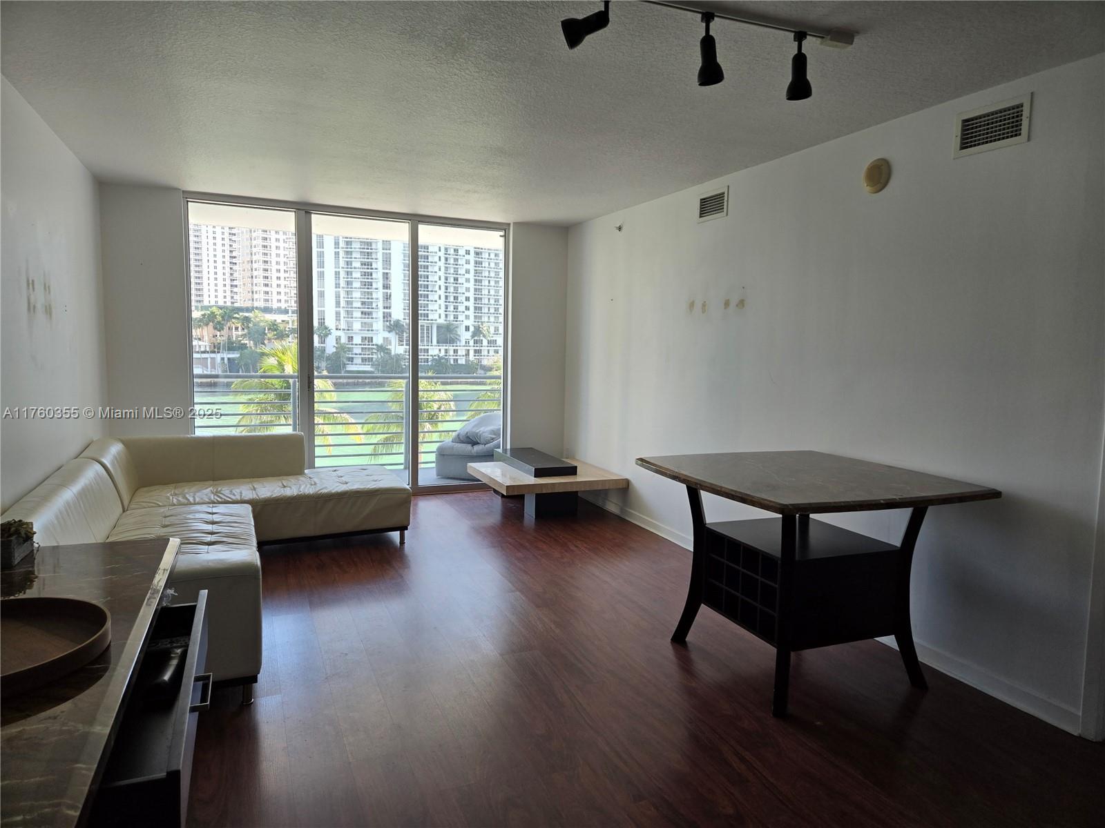 325 S Biscayne Blvd 415