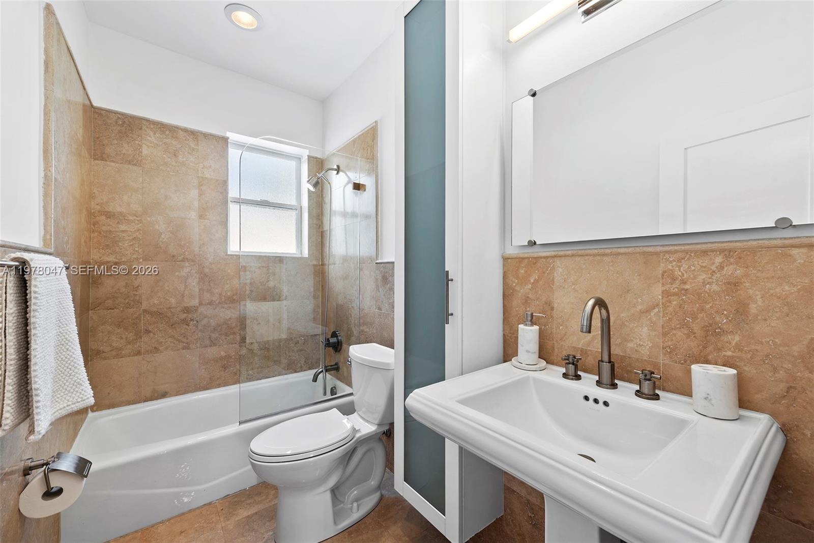 MID GOLF SUB 1ST ADDN - Residential Lease