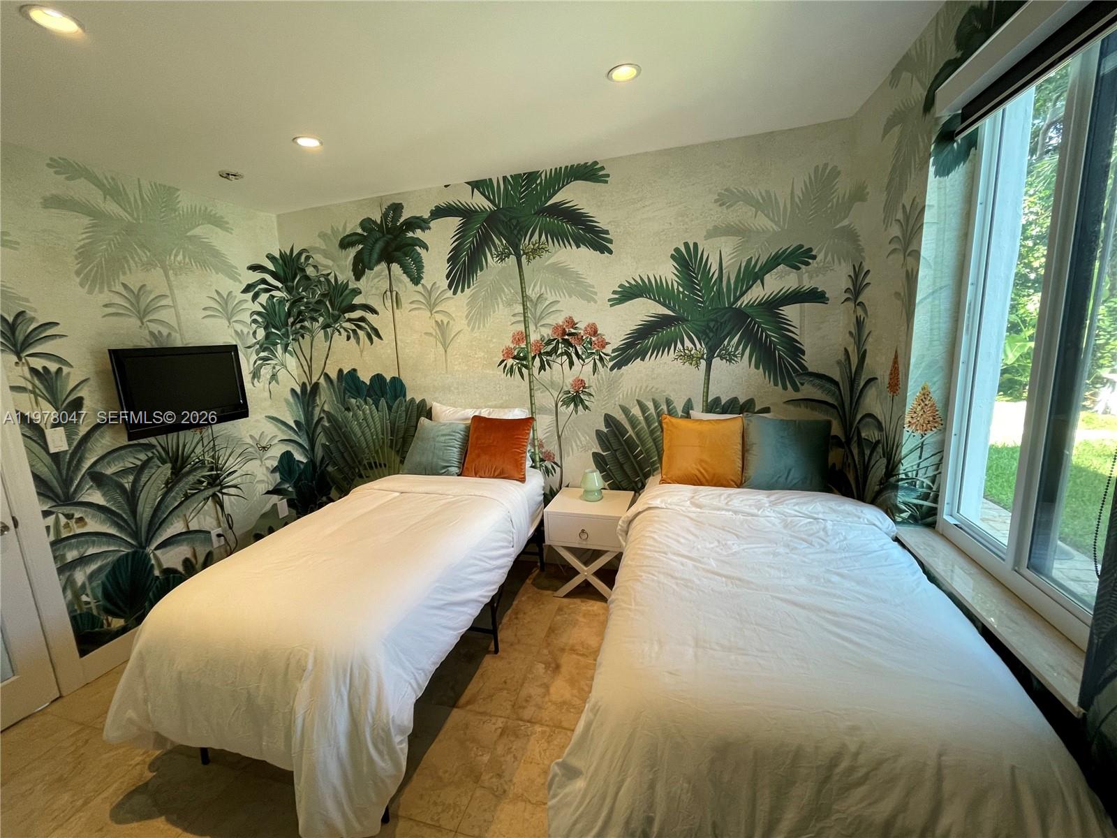 MID GOLF SUB 1ST ADDN - Residential Lease