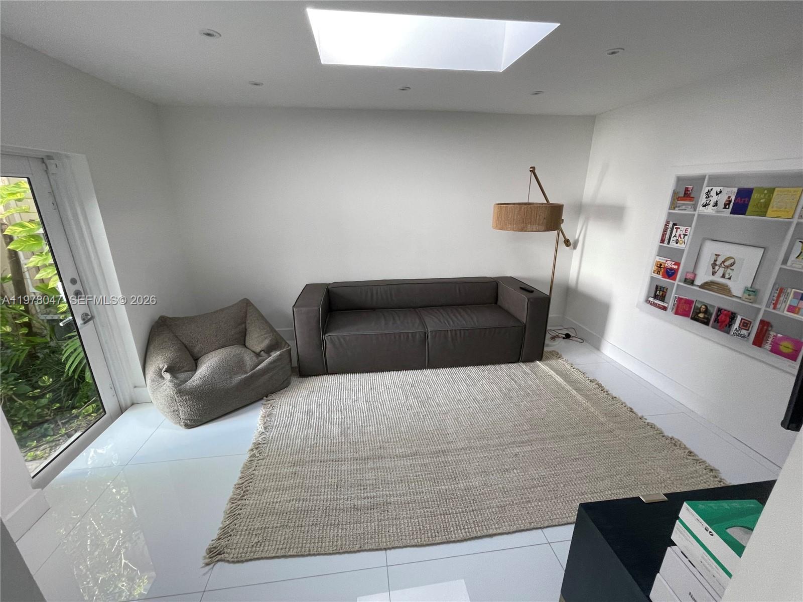 MID GOLF SUB 1ST ADDN - Residential Lease