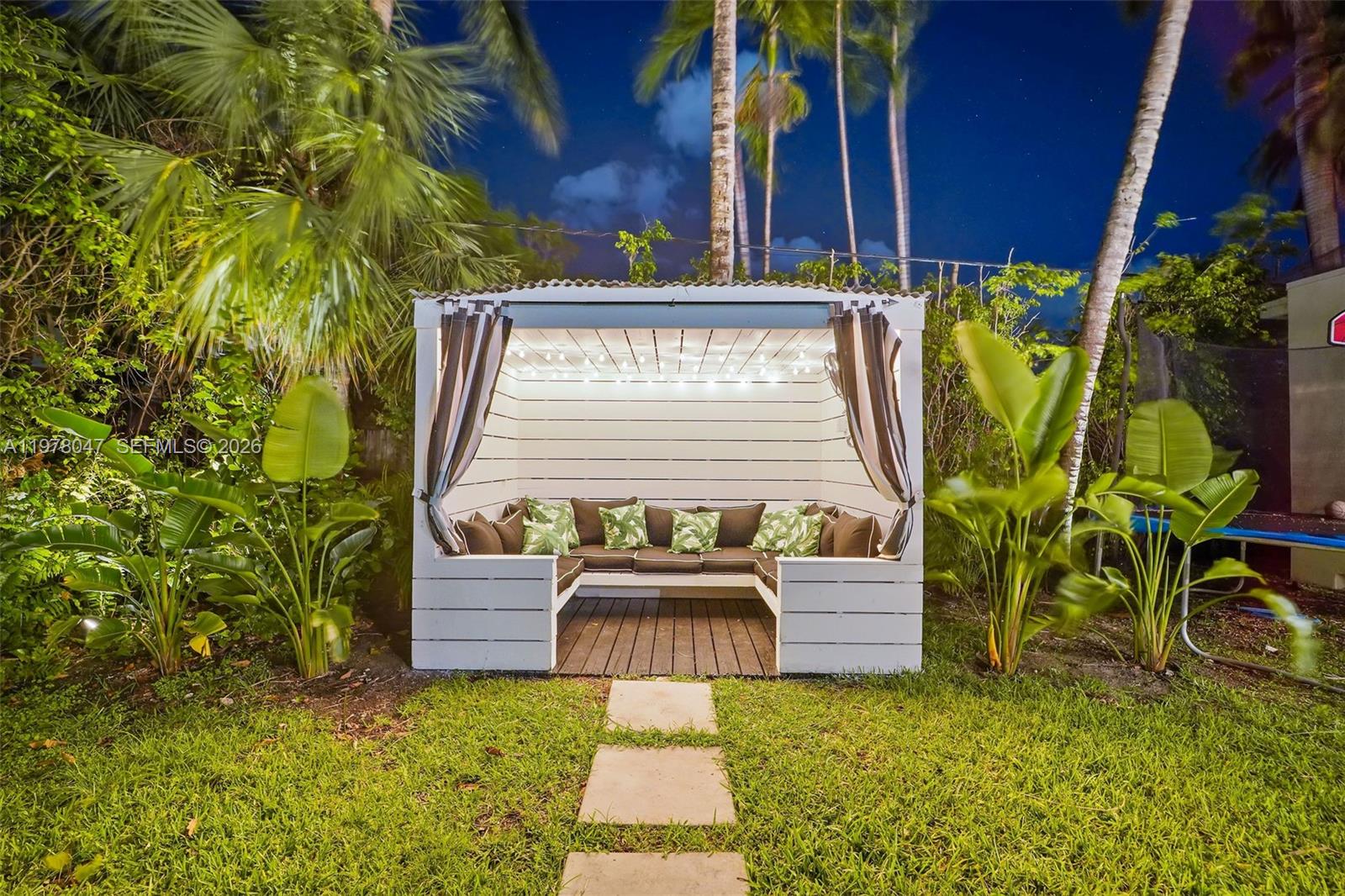 MID GOLF SUB 1ST ADDN - Residential Lease