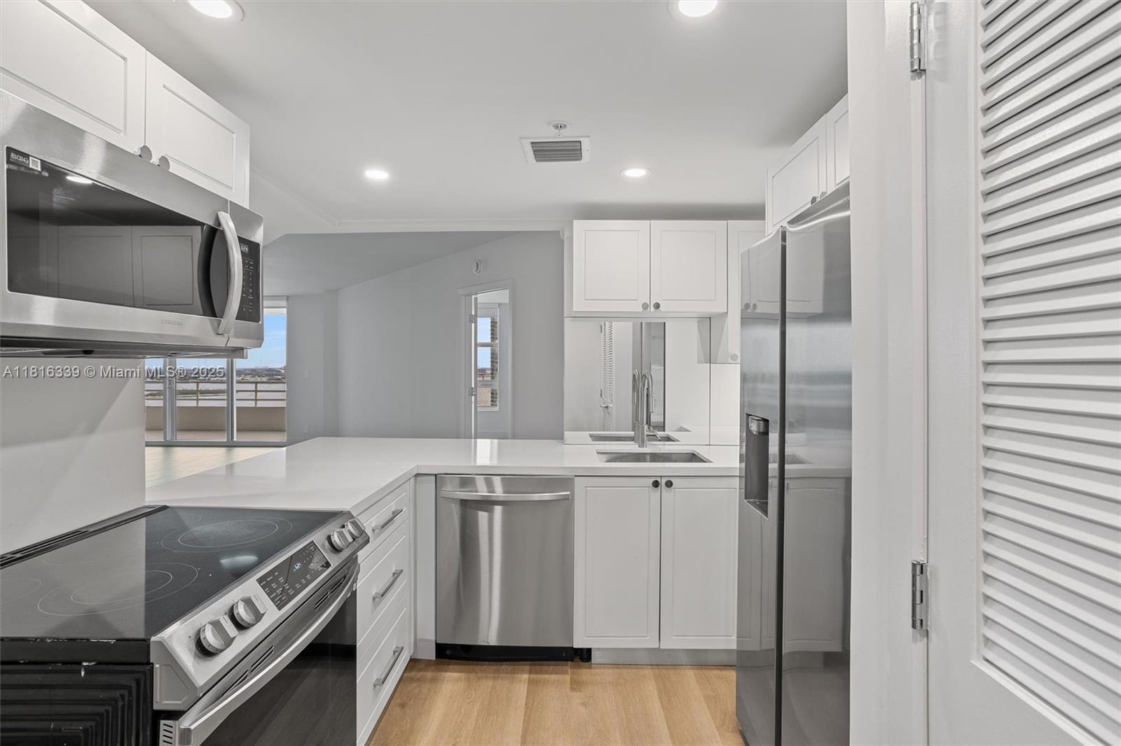 555 Ne 34th St 2306, Miami, Broward County, Florida - 2 Bedrooms  
2 Bathrooms - 