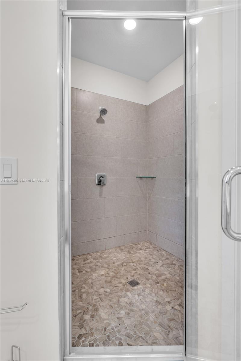 DOWNTOWN DORAL SOUTH PHAS - Residential