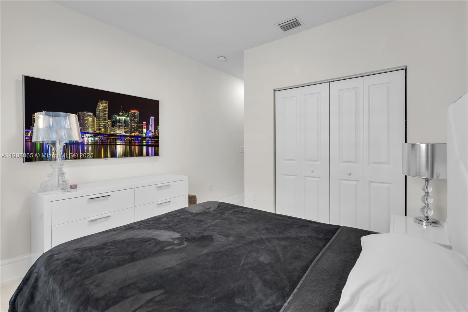 DOWNTOWN DORAL SOUTH PHAS - Residential