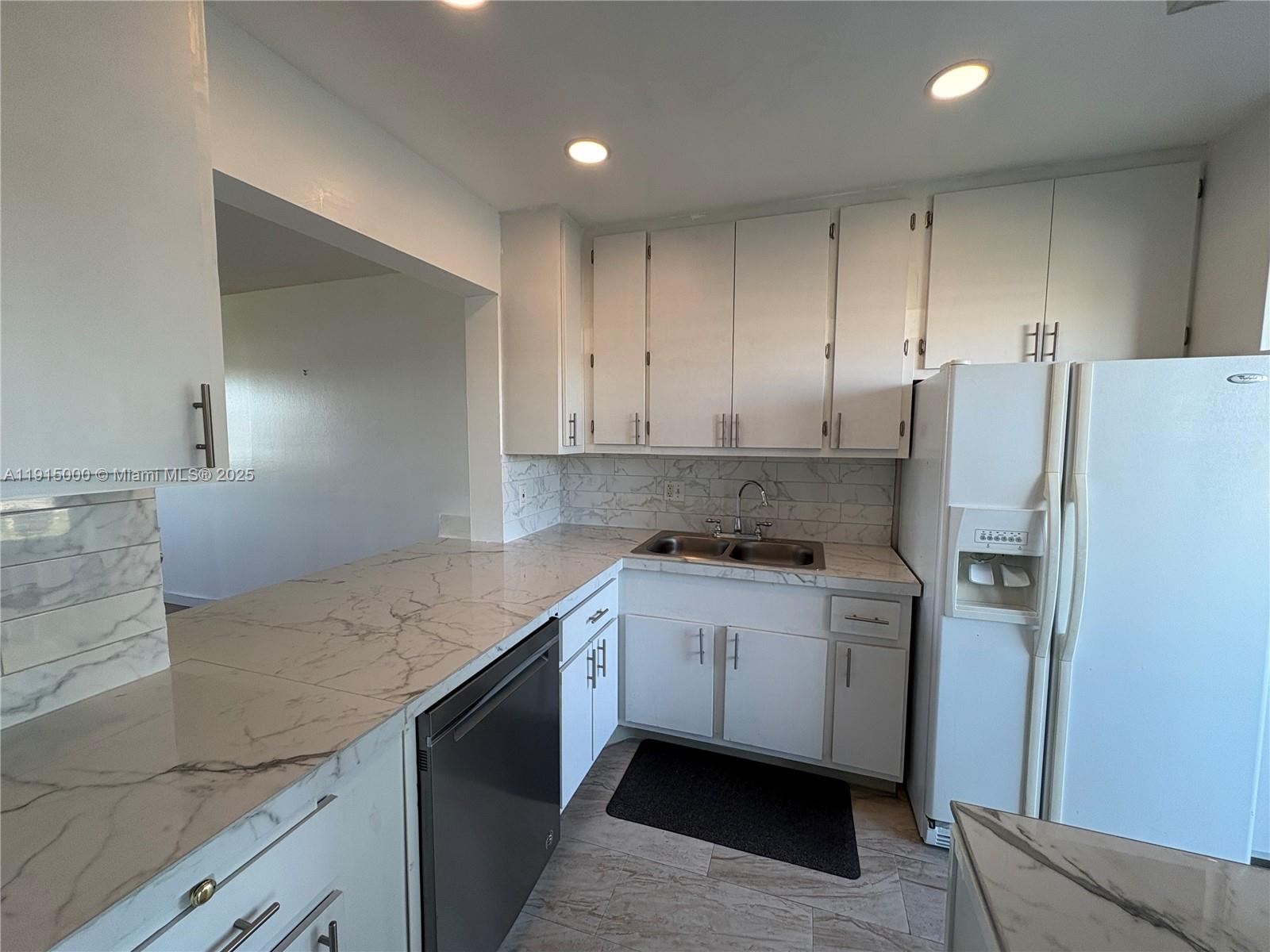 SHERIDAN LAKES CONDO APTS - Residential Lease