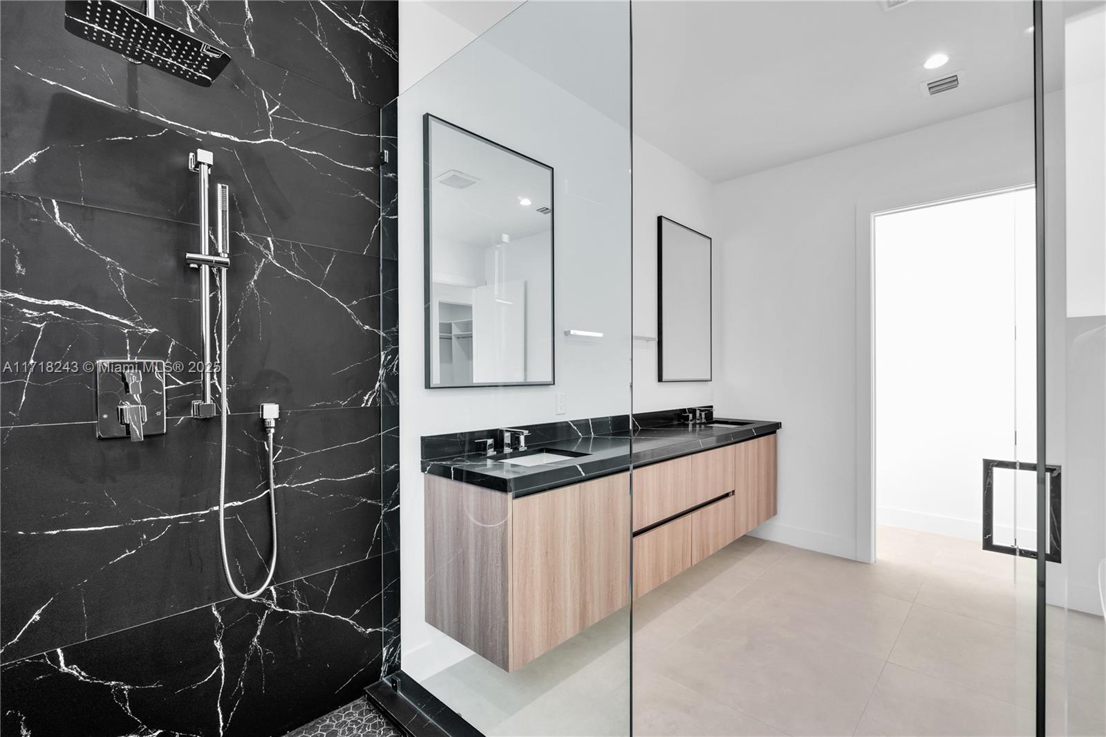 CORAL VILLAS - Residential