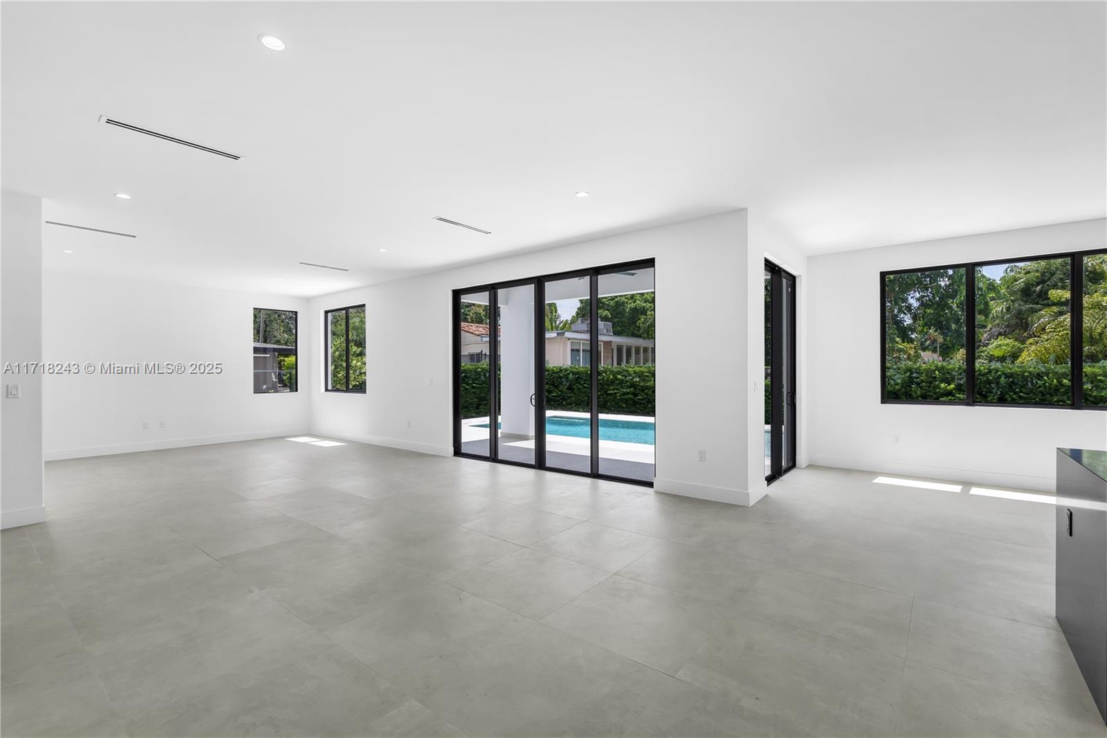 CORAL VILLAS - Residential