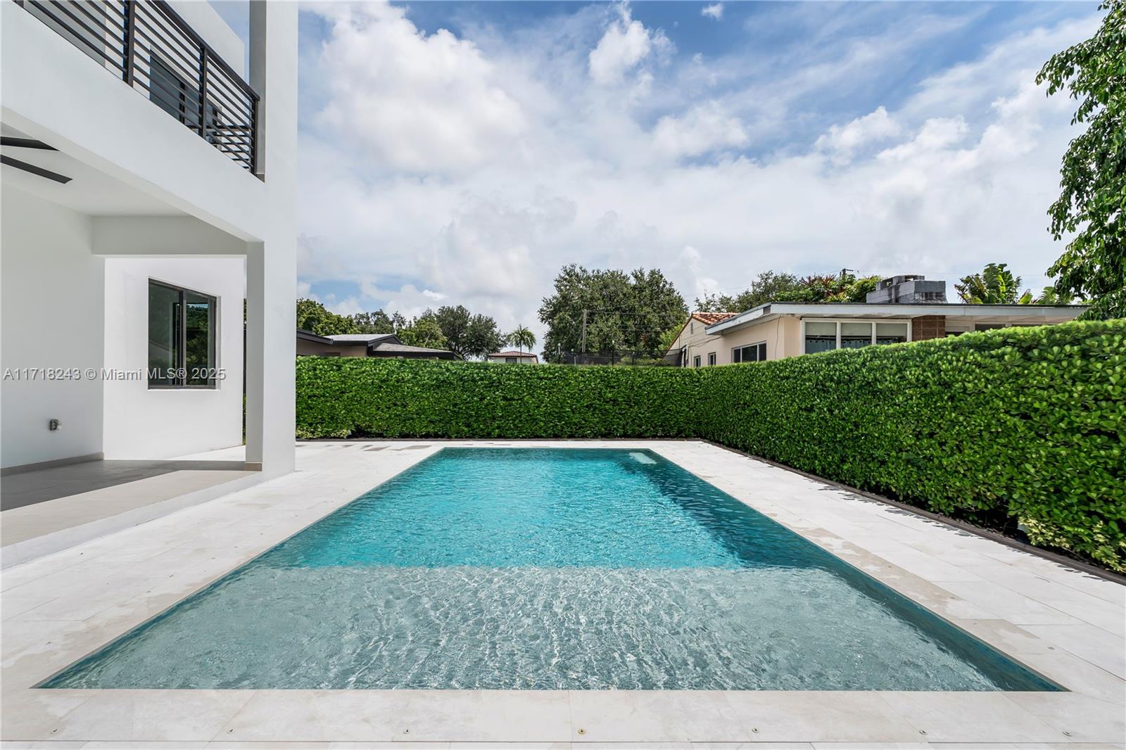 CORAL VILLAS - Residential