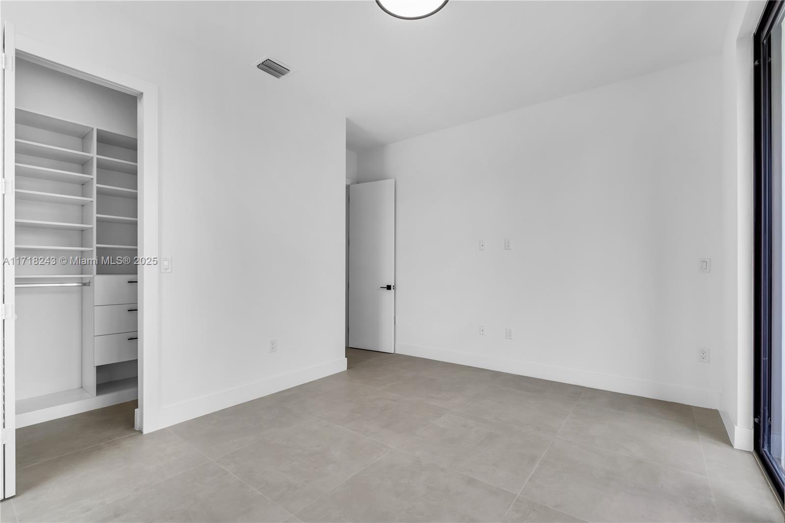 CORAL VILLAS - Residential