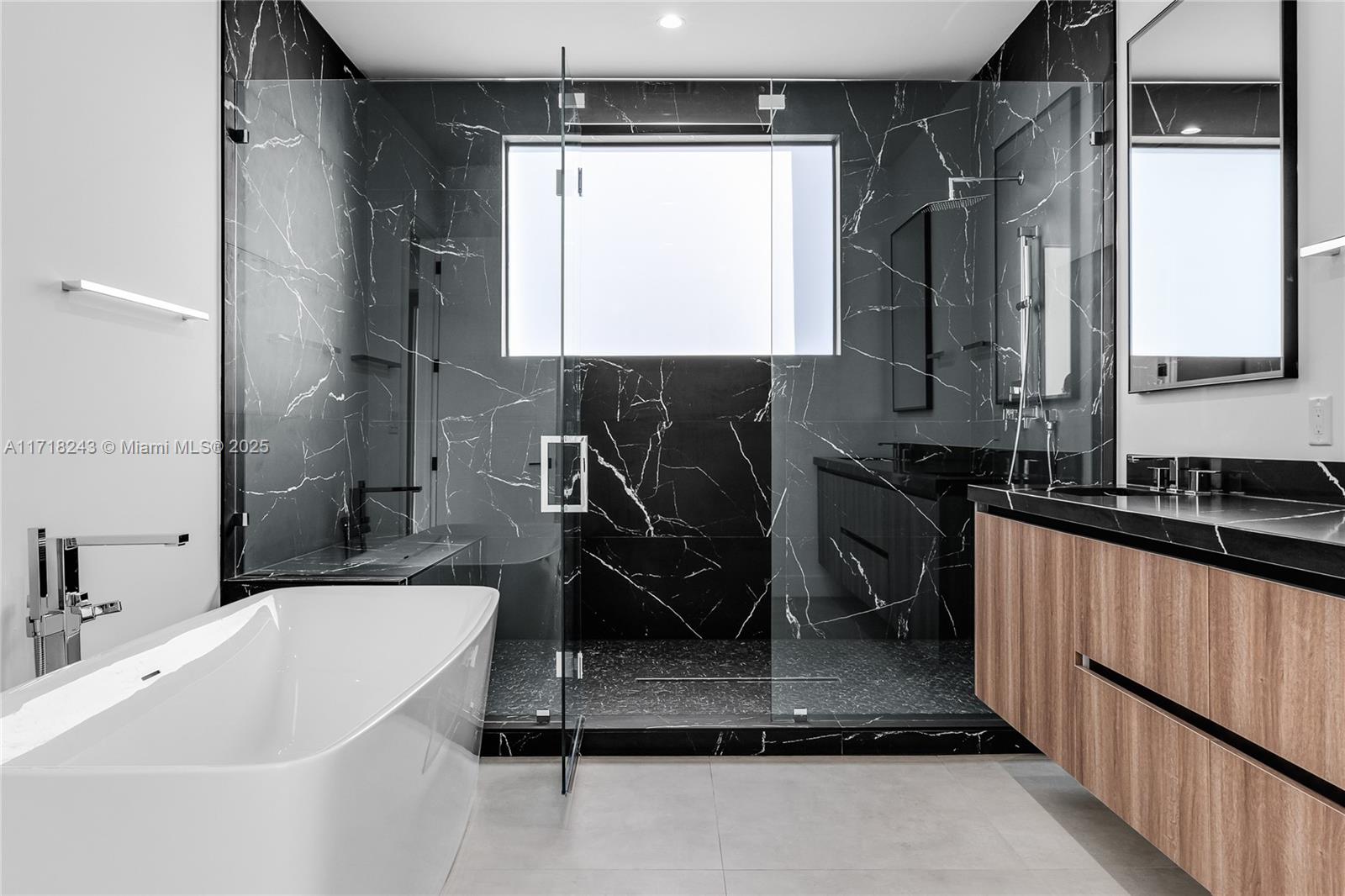 CORAL VILLAS - Residential