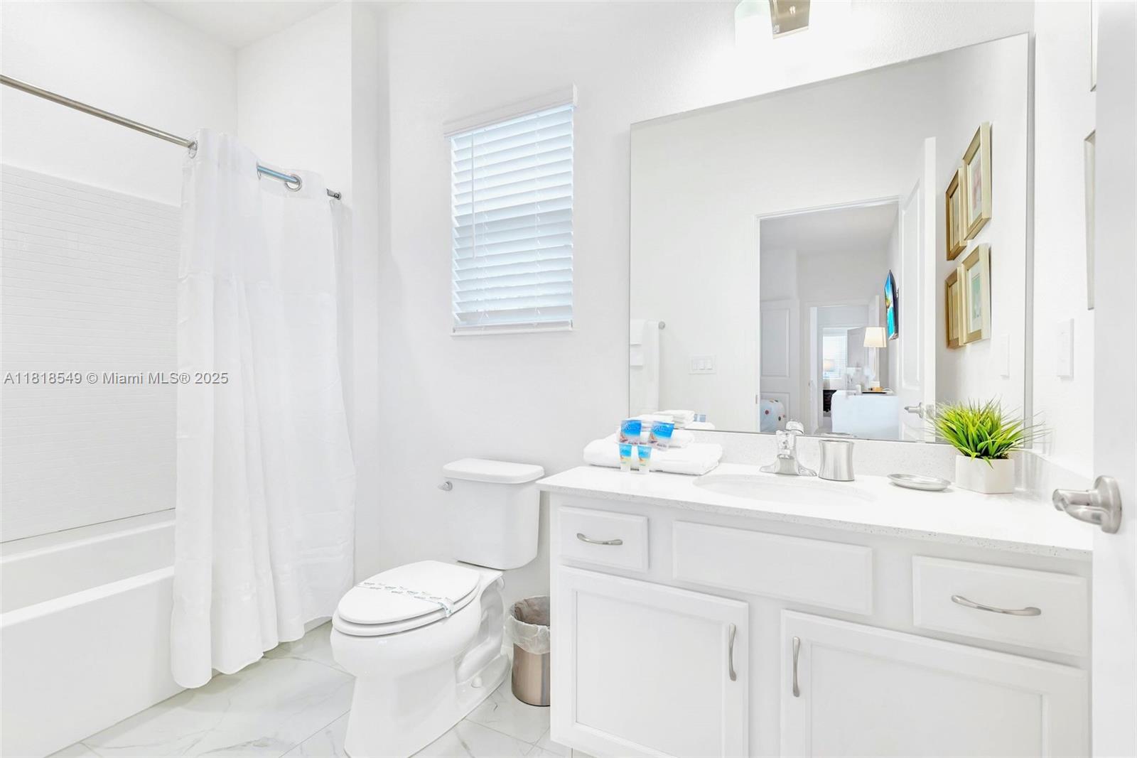 VERANDA PALMS - Residential