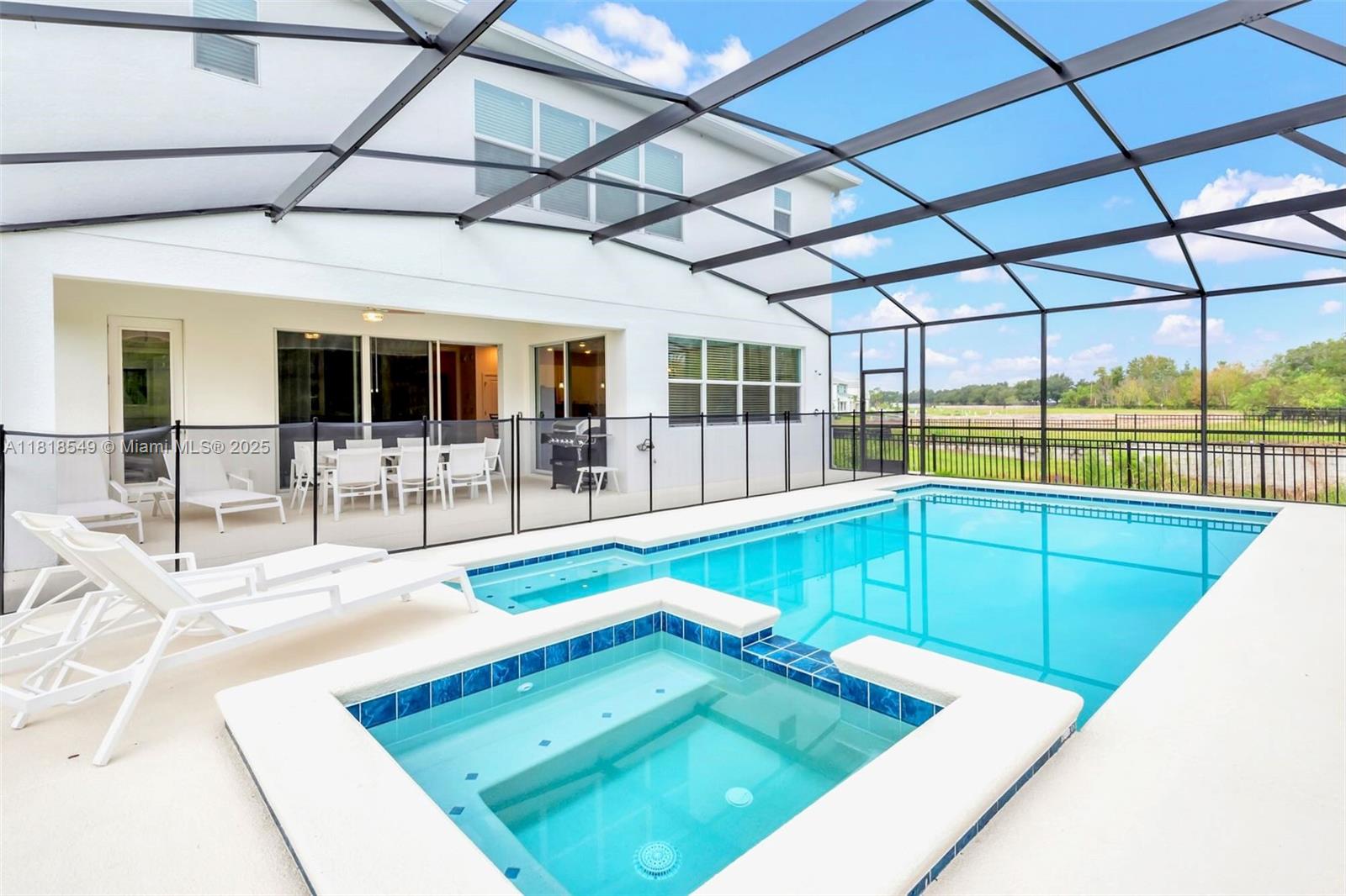 VERANDA PALMS - Residential